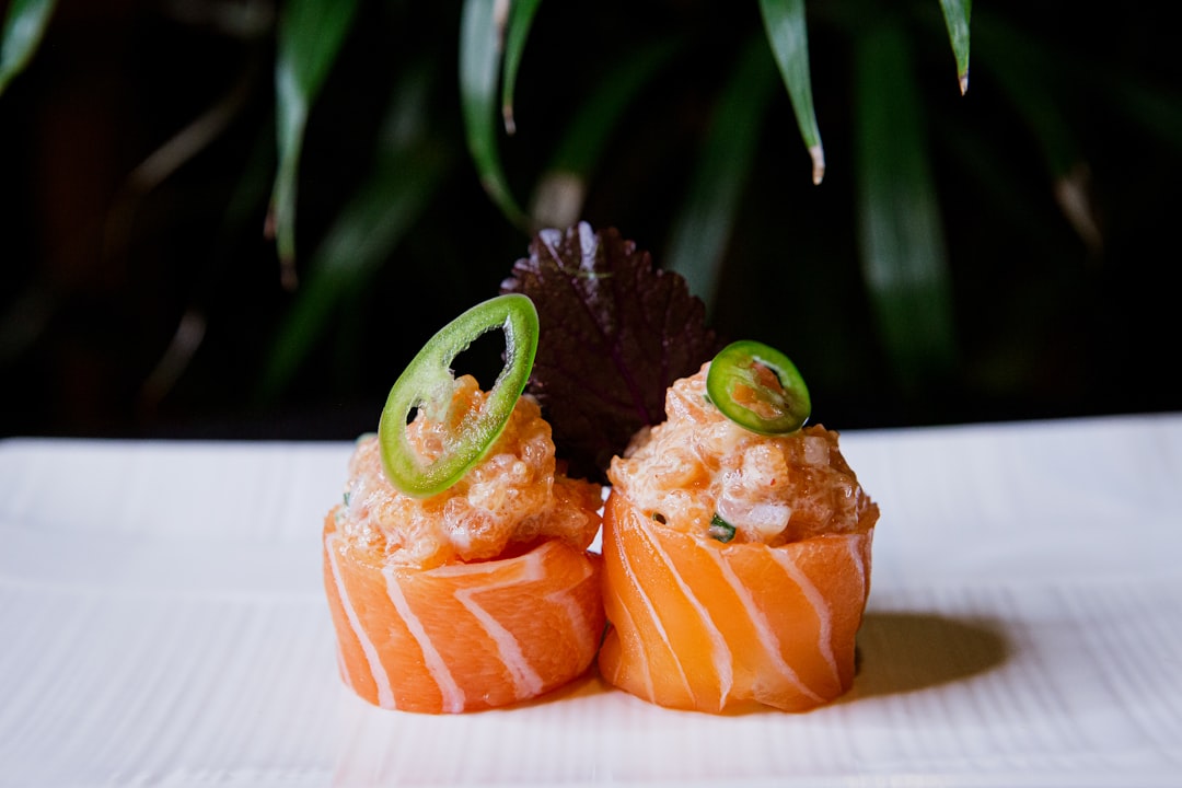 Sushi là một loại đặc sản nổi tiếng của Nhật Bản.